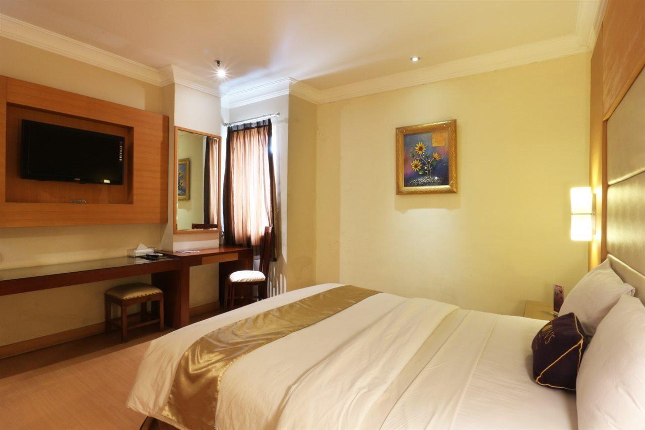 Coins Hotel Jakarta Exterior photo