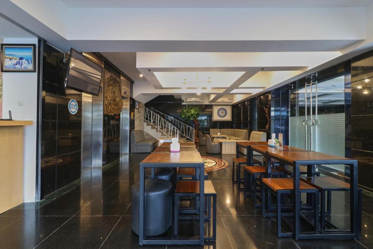 Coins Hotel Jakarta Exterior photo