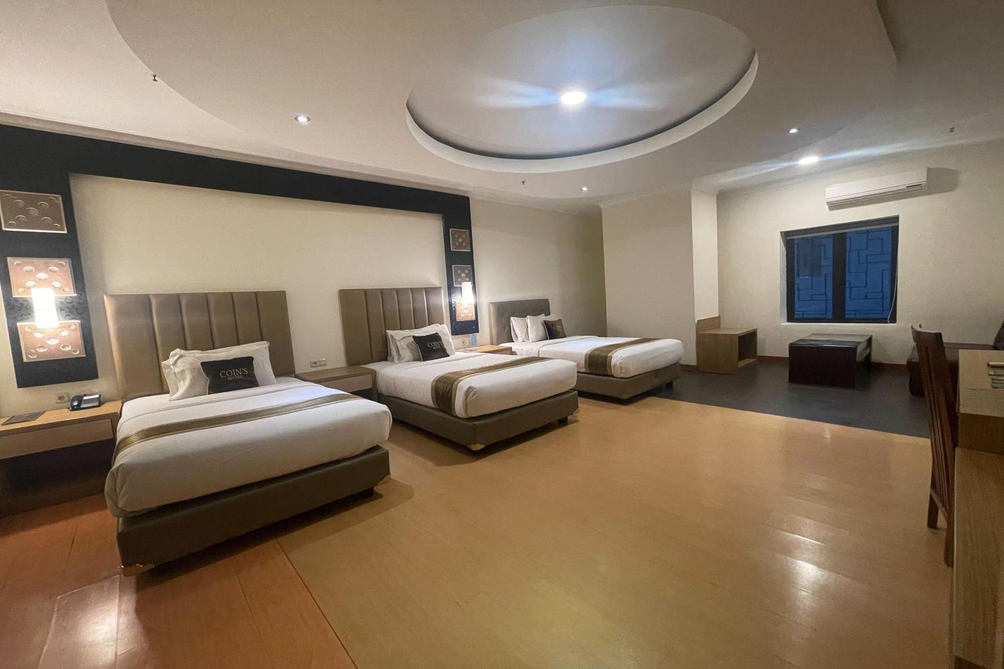 Coins Hotel Jakarta Exterior photo