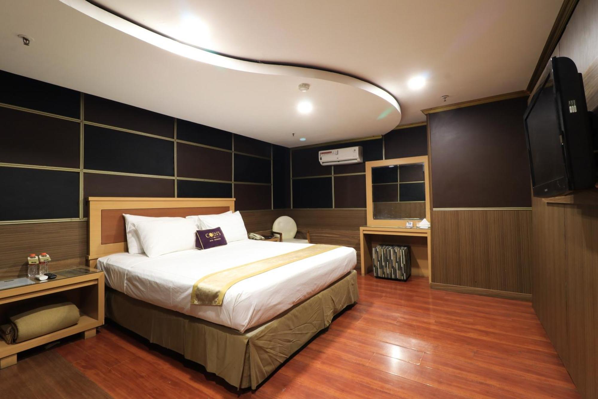 Coins Hotel Jakarta Exterior photo