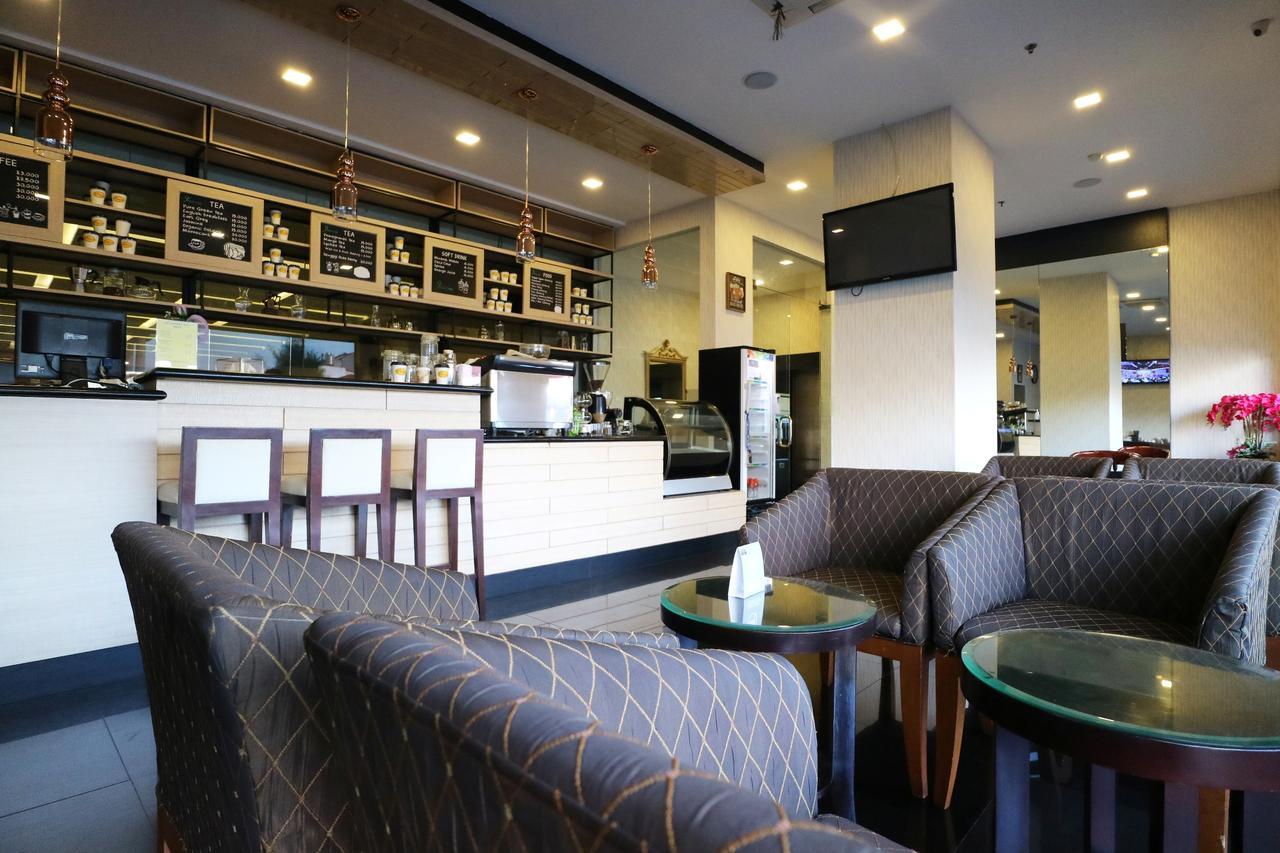 Coins Hotel Jakarta Exterior photo
