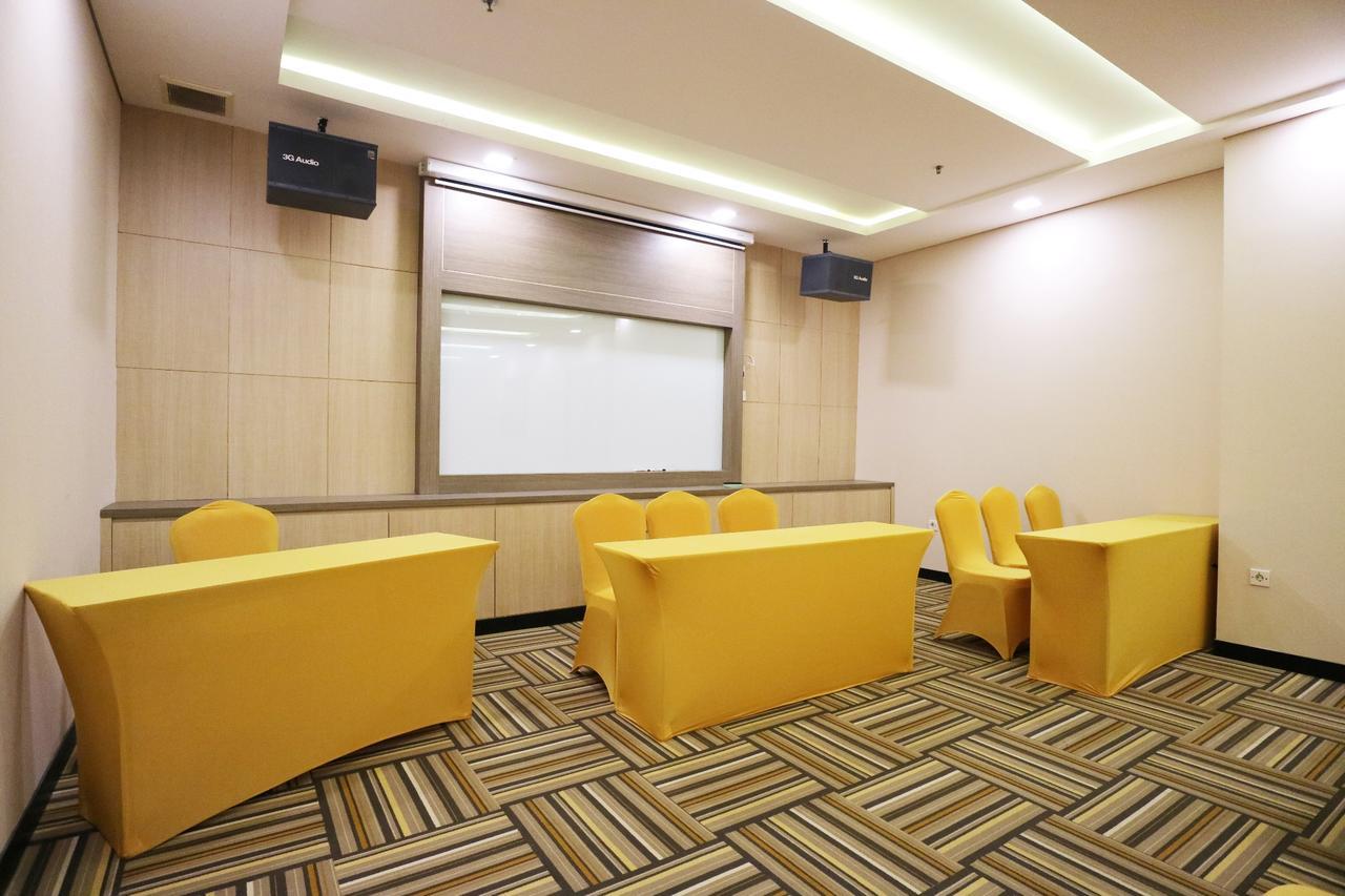 Coins Hotel Jakarta Exterior photo