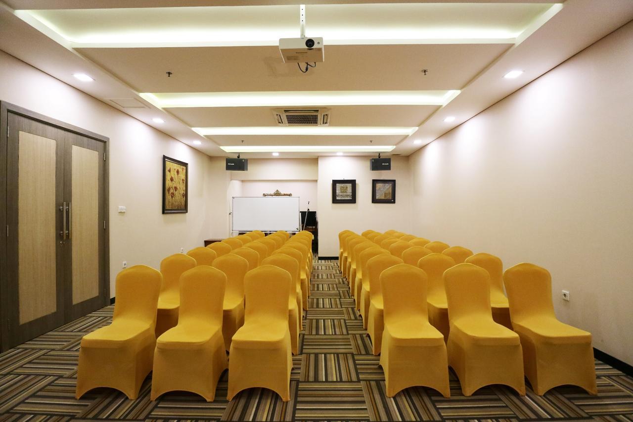 Coins Hotel Jakarta Exterior photo