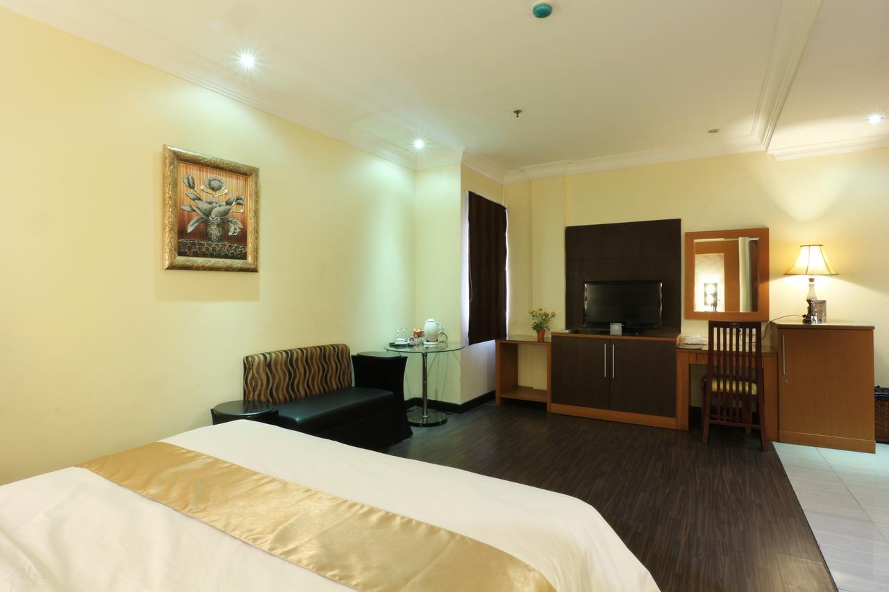 Coins Hotel Jakarta Exterior photo
