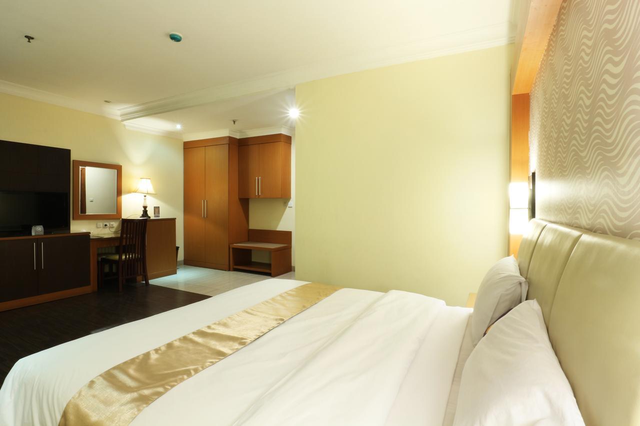 Coins Hotel Jakarta Exterior photo